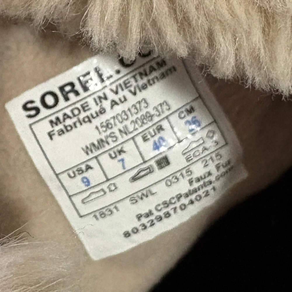 Sorel Tan and Black Fur-Lined Winter Boots - Picture 10 of 10